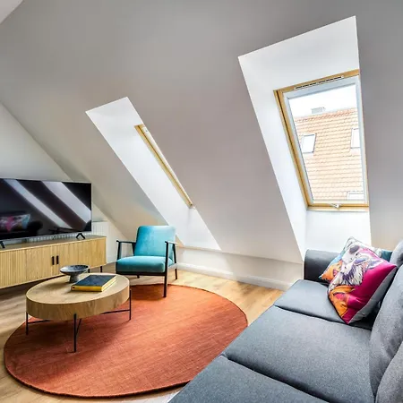 Apartment Stylish Flat With Parking In Budapests Vibrant Area
