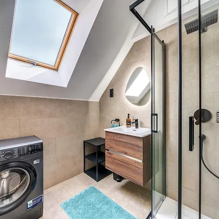 Stylish Flat With Parking In Budapests Vibrant Area