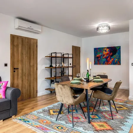 Stylish Flat With Parking In Budapests Vibrant Area Budapeszt